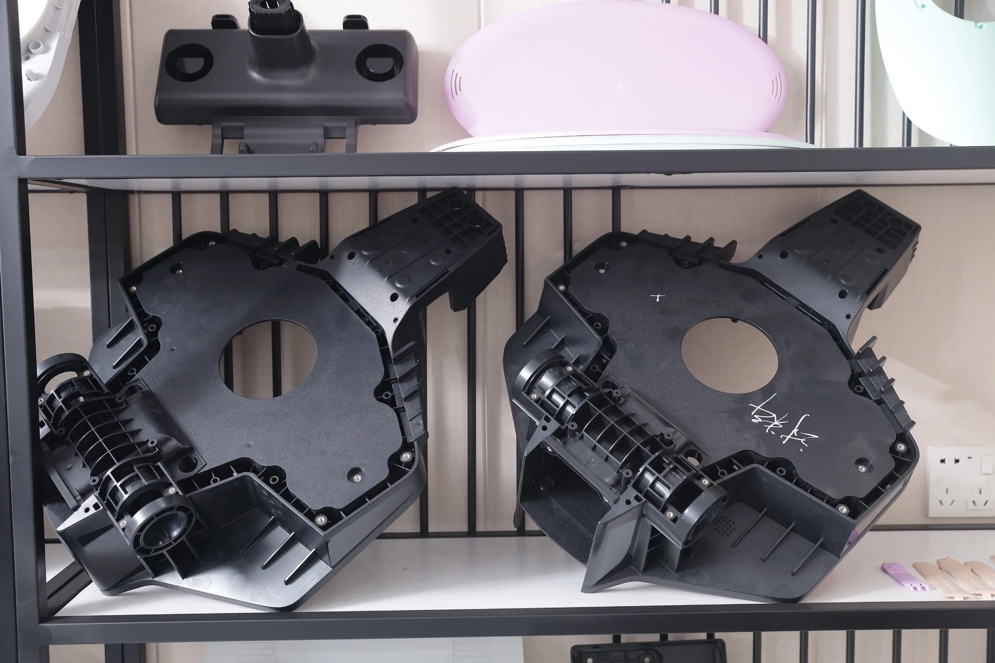 Automotive and industrial plastic parts using color masterbatch